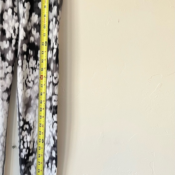 Aerie Black and Gray Patterned Leggings - Picture 6 of 6